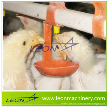 Sistema de bebedouro automático série LEON com doseador para granjas avícolas